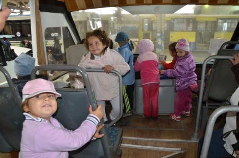 Peste 200 de vizitatori la Ziua Porţilor deschise la OTL. Copiii au fost încântaţi de laboratorul de mecatronică (FOTO)
