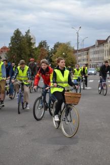 Bicicleta, cel mai rapid mijloc de transport în Oradea. Peste 500 de orădeni au pedalat victorioşi prin oraş (FOTO/VIDEO)