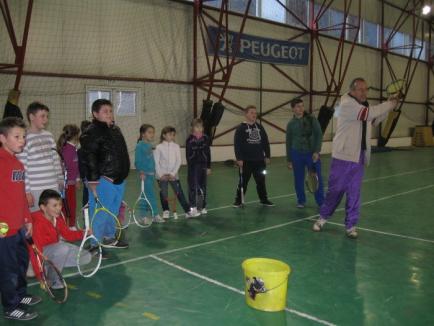 Proiectul "Tenisul în comune şi sate" dă rezultate la Vadu Crişului