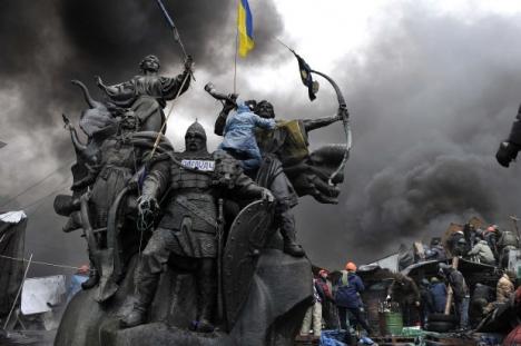 Alegeri anticipate în Ucraina, după ce preşedintele Ianukovici şi opoziţia au semnat un pact (FOTO)