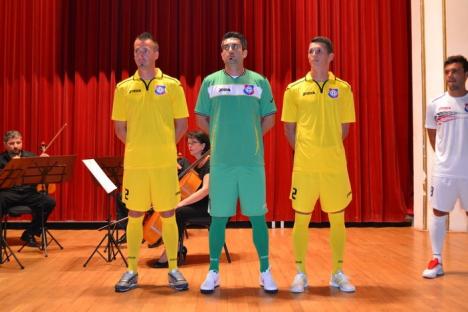 "Generaţia următoare" a FC Bihor a prezentat noul echipament de joc la Filarmonică (FOTO)
