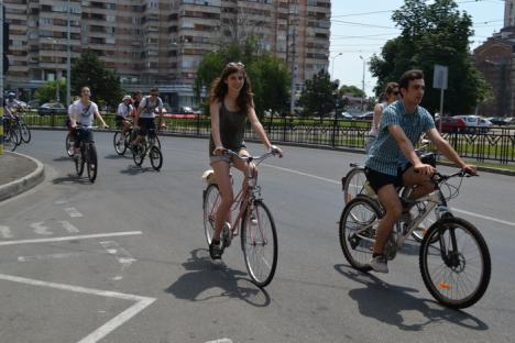 Elevii gojdişti promovează ciclismul, chiar dacă nu au destule piste în oraş (FOTO)