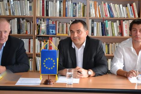 Fundaţia Mişcarea Populară pretinde că vrea "devirusarea politicii de dreapta din România" (FOTO)