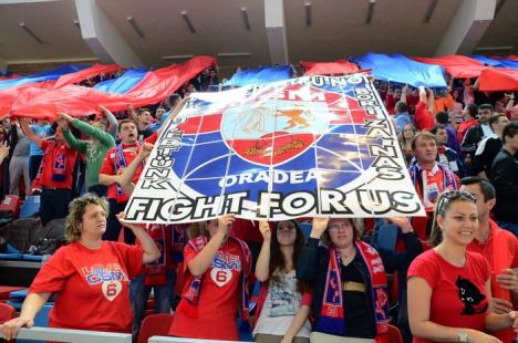 După un joc de mare luptă, CSM Oradea a câştigat prima dispută din play-off cu U Mobitelco Cluj (FOTO)