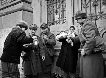 Vernisaj foto: Oradea la Revoluţie, prin obiectivul fotoreporterului Marian Antal (FOTO)