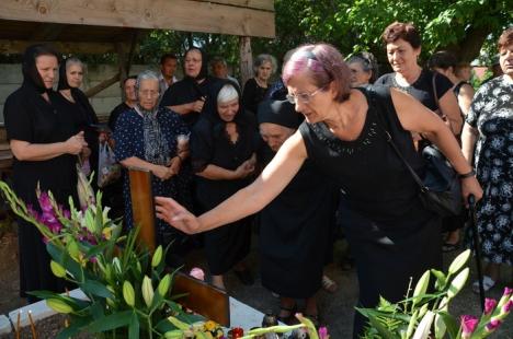 Criticat că n-a mers la înmormântare, episcopul Sofronie a oficiat parastasul părintelui Ciordaş (FOTO)