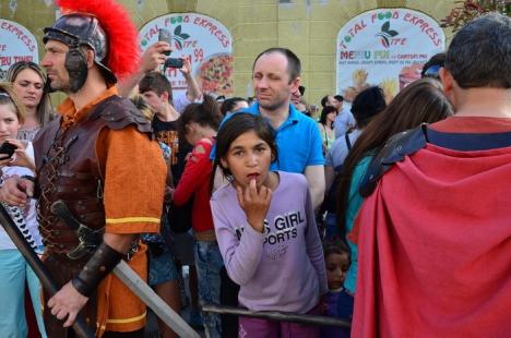 Patimile lui Hristos: Sute de orădeni l-au însoţit pe Iisus pe Drumul Crucii (FOTO / VIDEO)