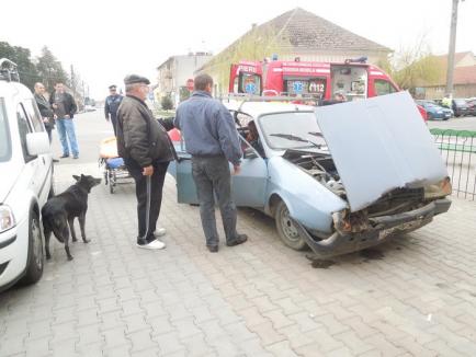 Maşina unor tineri extremişti maghiari, implicată într-un accident în Biharia (FOTO)