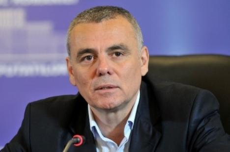 Universitatea din Oradea, într-un nou scandal cu diplome false: Directorul unui institut din Bucureşti, acuzat că şi-a transformat, în anul 2000, studiile profesionale în diplomă de licenţă