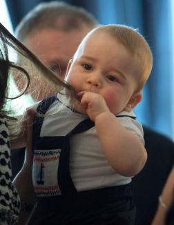 La doar 8 luni, prinţul George este în primul său turneu oficial (FOTO)