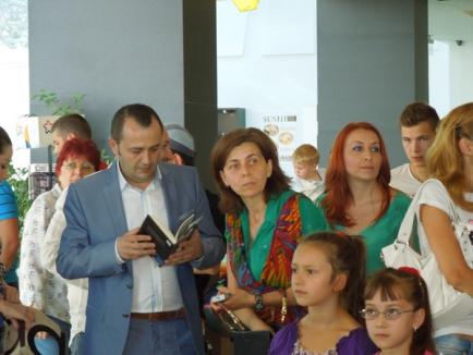 Andreea Răducan i-a cucerit pe orădeni la lansarea cărţii autobiografice (FOTO)