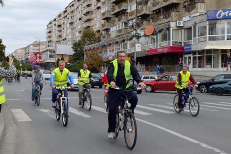 Bicicleta, cel mai rapid mijloc de transport în Oradea. Peste 500 de orădeni au pedalat victorioşi prin oraş (FOTO/VIDEO)