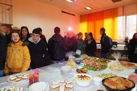 Studenţii orădeni s-au întrecut la oale, gătind bucate tradiţionale româneşti (FOTO)