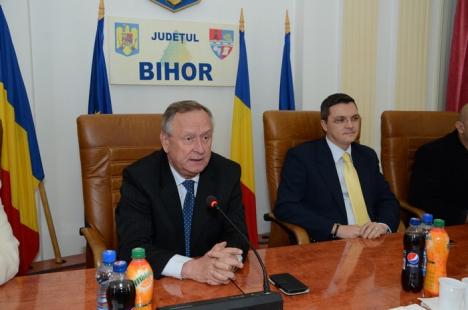 Campionii de la echipa de polo juniori I a CS Crişul, premiaţi de conducerea clubului (FOTO)