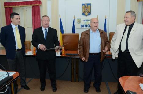 Campionii de la echipa de polo juniori I a CS Crişul, premiaţi de conducerea clubului (FOTO)