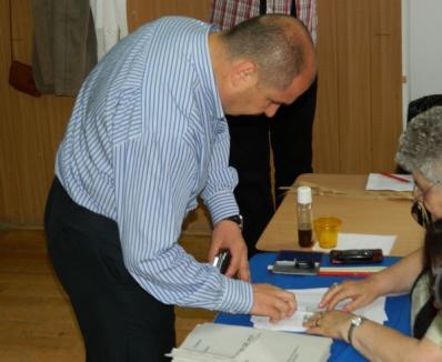 Ilie Bolojan a votat rapid şi fără declaraţii (FOTO)