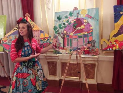 Cum arată Oradea de turtă dulce: tablourile pictoriței și actriței Adela Lazăr au fost expuse la teatru
