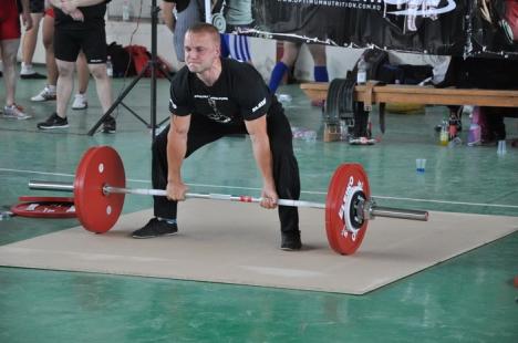 Recordul competiţiei de powerlifting din Beiuş: genoflexiuni cu haltere de 360 de kilograme (FOTO)