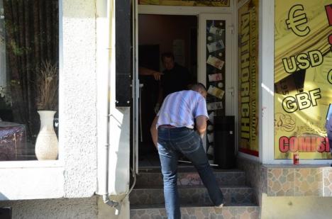 Jaf la o casă de schimb valutar pe Bulevardul Dacia: O femeie a atacat casiera cu un cuţit (FOTO)