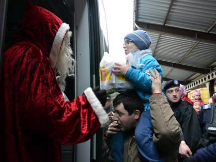 Bătrânul Moş Crăciun a sosit în Oradea cu "săgeata albastră" (FOTO)