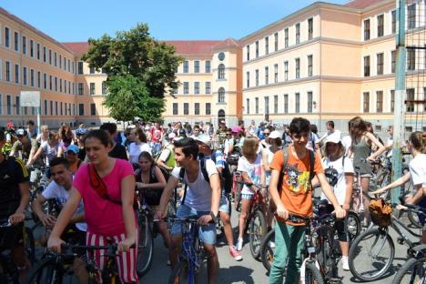 Elevii gojdişti promovează ciclismul, chiar dacă nu au destule piste în oraş (FOTO)