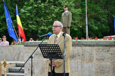 Trei într-una: Oradea a început să serbeze 9 Mai cu o festivitate cu audienţă restrânsă (FOTO)