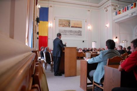 Mihai Răzvan Ungureanu, la întâlnirea cu membrii Forţa Civică Bihor: "Mulţi mi-au spus că politica e murdară" (FOTO)