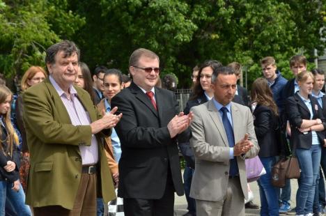 S-a deschis Târgul Gaudeamus! Primarul Ilie Bolojan şi şeful Poliţiei, Liviu Popa, printre primii cumpărători (FOTO)