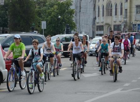 Elevii gojdişti promovează ciclismul, chiar dacă nu au destule piste în oraş (FOTO)