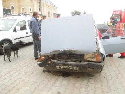 Maşina unor tineri extremişti maghiari, implicată într-un accident în Biharia (FOTO)