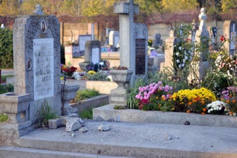 Reportaj: La alegerile puse de Ziua morţilor orădenii au preferat... urnele de la cimitir (FOTO)