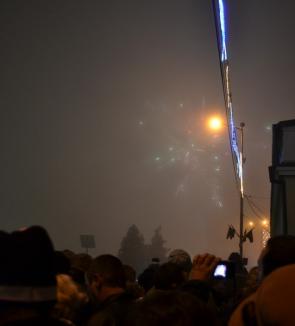 La Mulţi Ani 2013! La Oradea artificiile nu s-au prea văzut din cauza ceţii (FOTO)