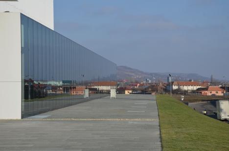Investiţie de 20 milioane euro: Noul centru de afaceri de lângă Lotus, cea mai mare clădire "suspendată" din această parte a Europei (FOTO)