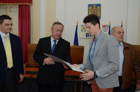 Campionii de la echipa de polo juniori I a CS Crişul, premiaţi de conducerea clubului (FOTO)