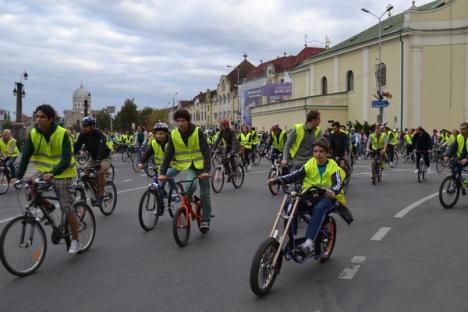 Bicicleta, cel mai rapid mijloc de transport în Oradea. Peste 500 de orădeni au pedalat victorioşi prin oraş (FOTO/VIDEO)