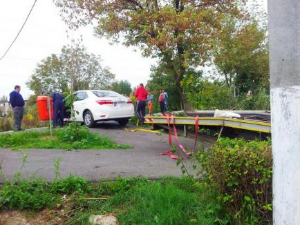 "Cascador" pe pista de biciclete: Un orădean a ajuns cu maşina în Peţa, după ce a urcat beat turtă la volan (FOTO / VIDEO)
