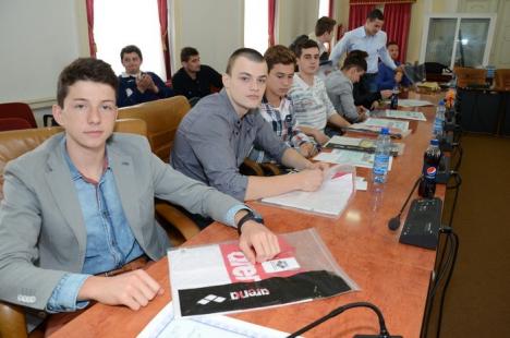 Campionii de la echipa de polo juniori I a CS Crişul, premiaţi de conducerea clubului (FOTO)