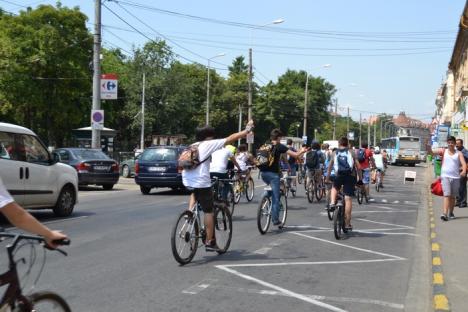 Elevii gojdişti promovează ciclismul, chiar dacă nu au destule piste în oraş (FOTO)