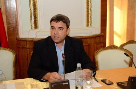 Oradea are o nouă conducere: Bolojan şi consilierii locali au depus jurământul (FOTO)
