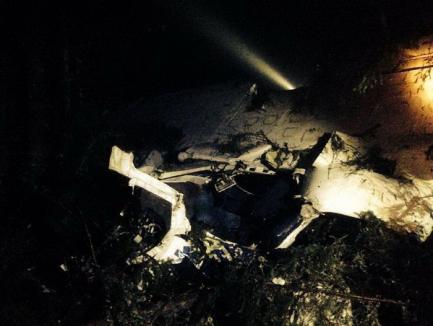 Bilanţul accidentului aviatic: Pilotul Adrian Iovan şi o tânără rezidentă au murit (FOTO)