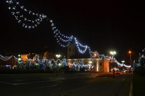Vin sărbătorile! Oradea a fost împodobită cu ghirlande luminoase (FOTO/VIDEO)