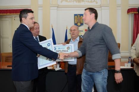 Campionii de la echipa de polo juniori I a CS Crişul, premiaţi de conducerea clubului (FOTO)