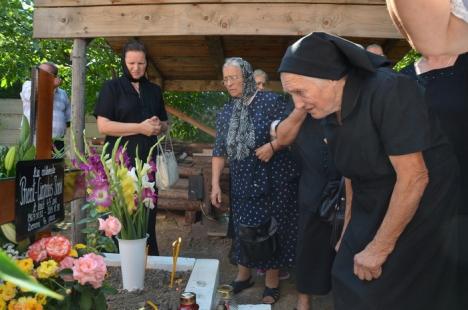 Criticat că n-a mers la înmormântare, episcopul Sofronie a oficiat parastasul părintelui Ciordaş (FOTO)