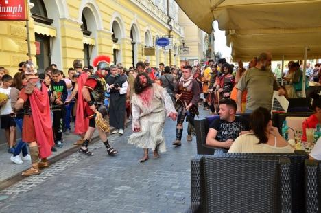 Patimile lui Hristos: Sute de orădeni l-au însoţit pe Iisus pe Drumul Crucii (FOTO / VIDEO)