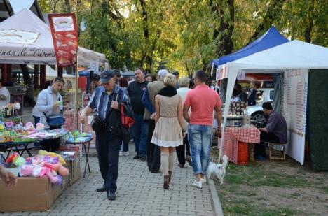 Târgul Pălincarilor a atras mii de orădeni în Parcul Bălcescu (FOTO)