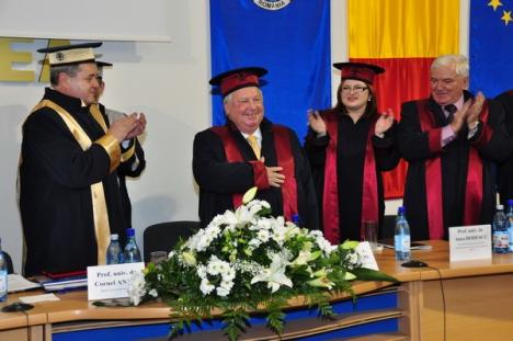 Rectorul timişorean Ioan Talpoş a devenit Doctor Honoris Causa al Universităţii din Oradea (FOTO)