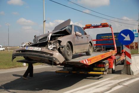 Accident pe Borşului: TIR răsturnat de un Mercedes (FOTO / VIDEO)