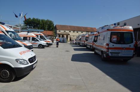 Noul sediu al Ambulanţei a fost inaugurat: Bihorenii, invitaţi să îl vadă şi să înveţe cum se acordă primul ajutor (FOTO)