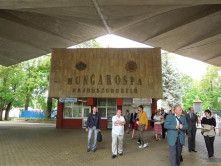 Turiştii din Hajduszoboszlo, îndrumaţi spre Vadu Crişului printr-un centru de informare (FOTO)