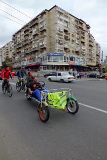 Bicicleta, cel mai rapid mijloc de transport în Oradea. Peste 500 de orădeni au pedalat victorioşi prin oraş (FOTO/VIDEO)